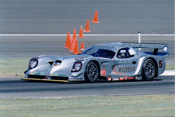 ein Panoz GTR in wei&szlig;
